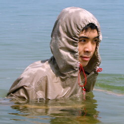 ventile anorak in lake